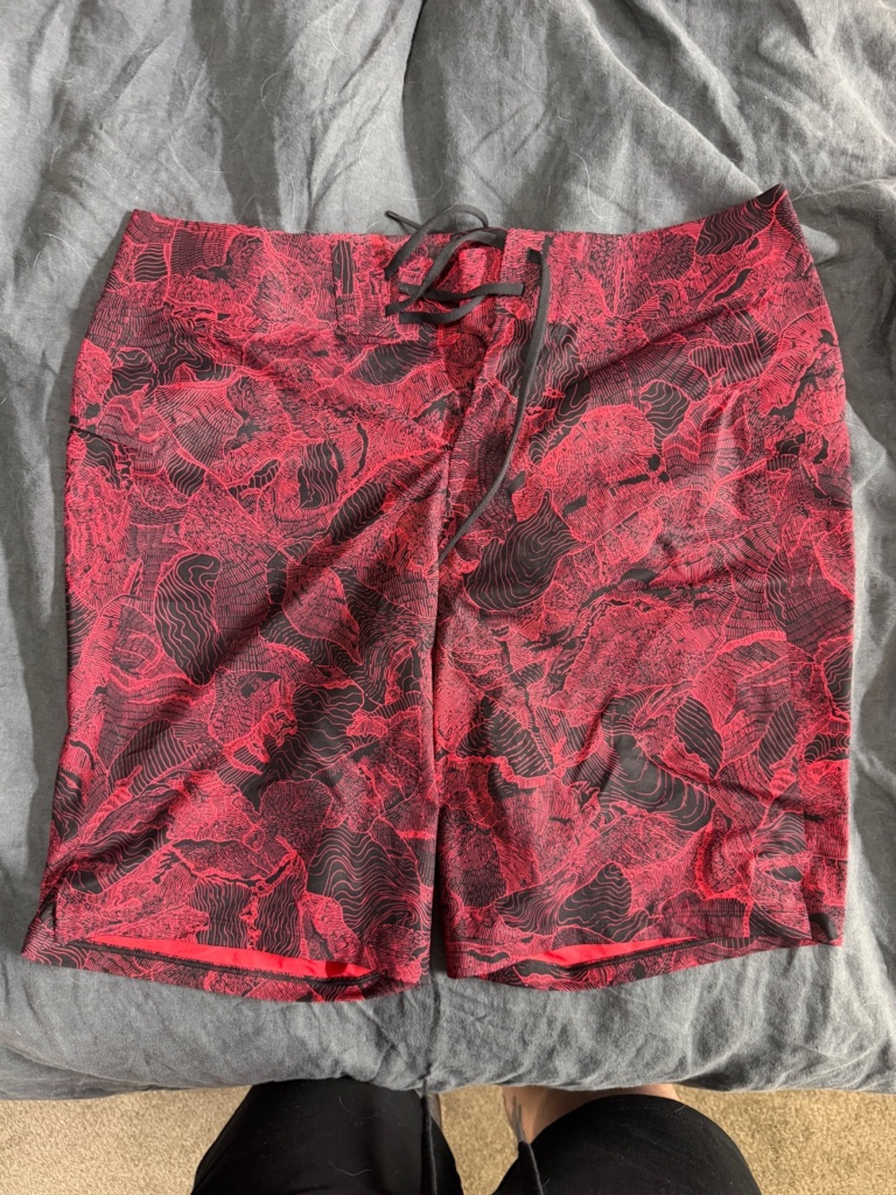 Men's Lululemon Red Black Patterned Swim Trunks